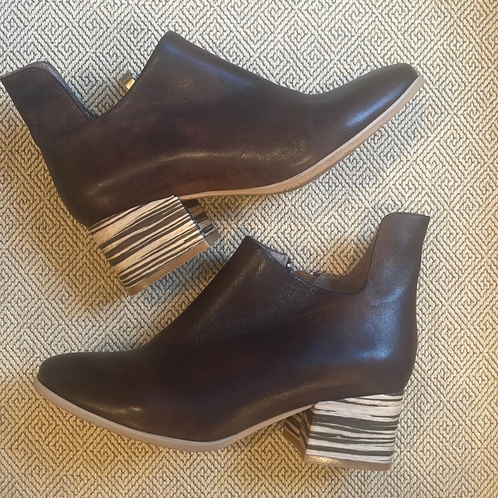 Antelope Chocolate Brown Booties, 38